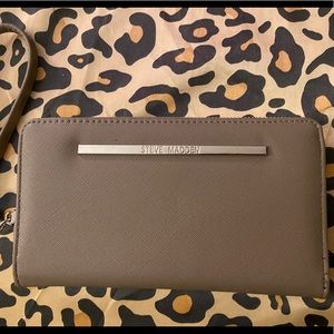 Steve Madden Zip Wristlet